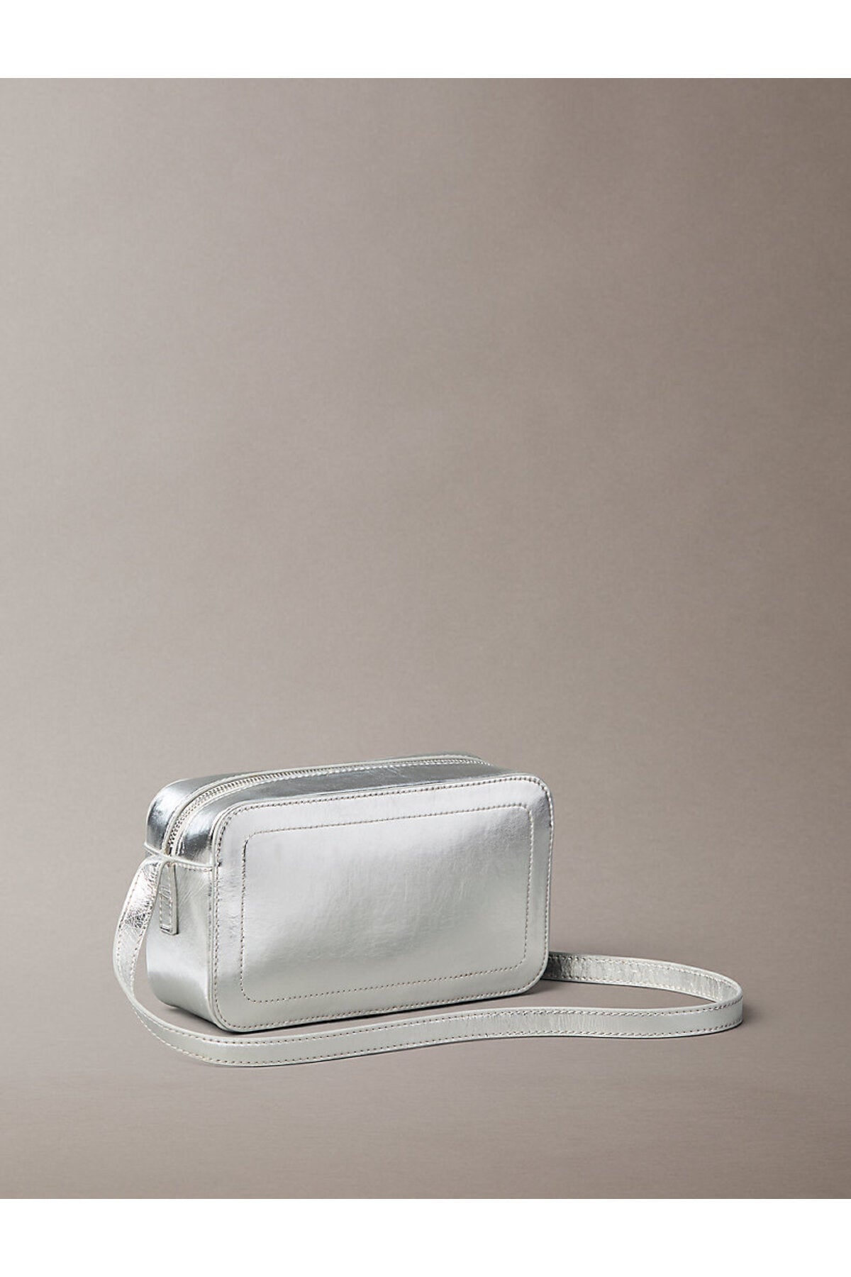 Calvin Klein Bold CK Metallic Camera Bag Kadın Omuz Çantası LV04F3331G - Çok Renkli