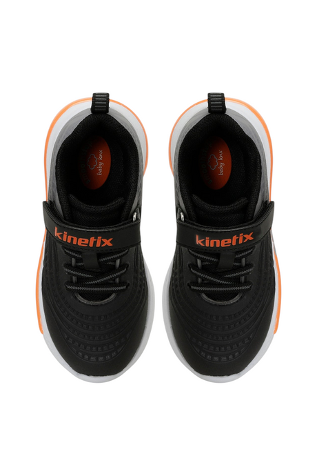Sporline Kinetix 6P Kensal siyah ve turuncu detaylı çocuk sneaker, EVA ve PVC malzemeli üstten görünüm