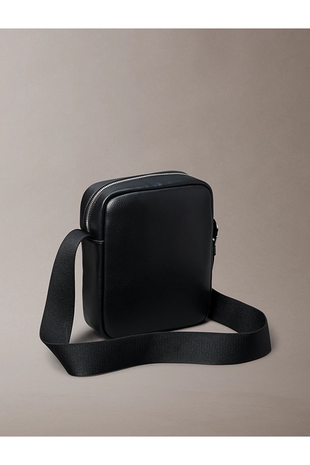 Calvin Klein Raised Reporter Erkek Postacı Çantası LV04D3160G - Siyah