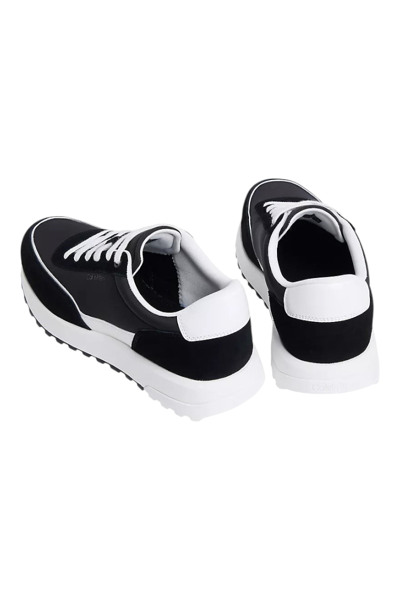 Sporline Calvin Klein siyah deri erkek sneaker, beyaz tabanlı ve bağcıklı günlük spor ayakkabı tasarımı.