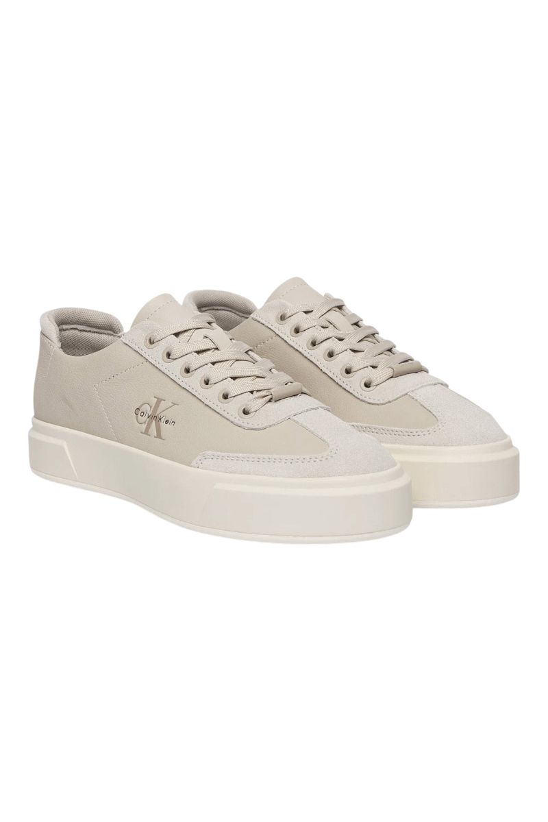 Sporline Calvin Klein bej renkli deri kadın sneaker, yan kısmında marka logolu modern günlük ayakkabı tasarımı.