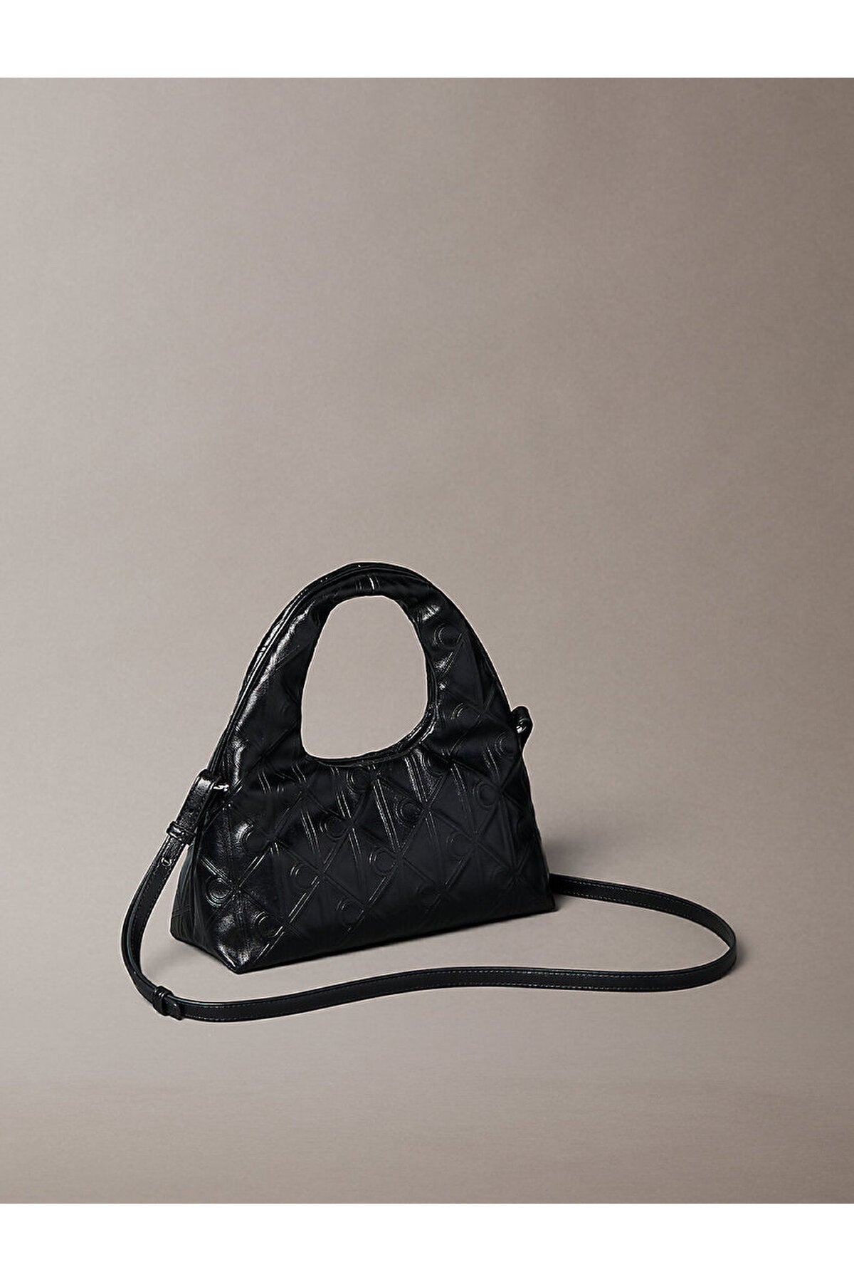 Calvin Klein Emblem AOP Puffer Bag With Strap Kadın Omuz Çantası LV04F3200G - Siyah