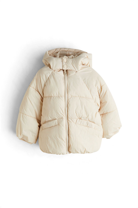 Sporline LC Waikiki bej renkli, kapüşonlu, %100 polyester dolgulu çocuk montu