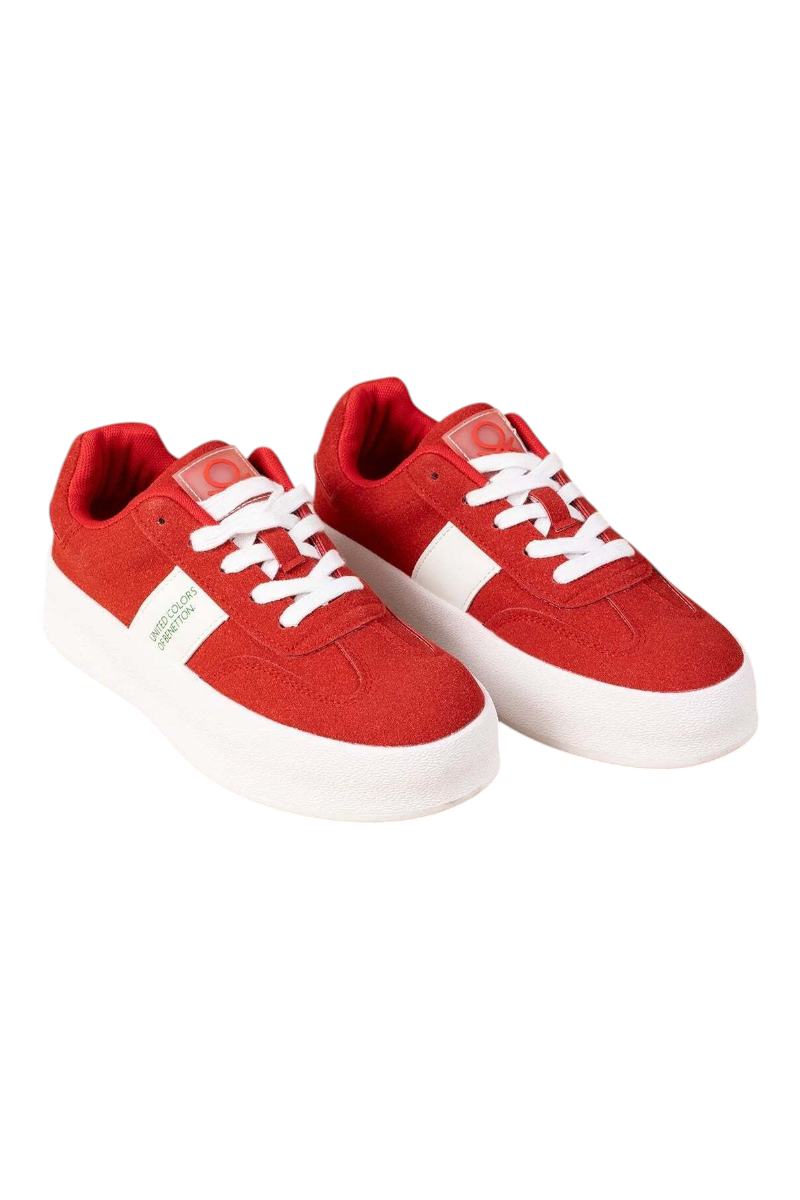 Sporline Benetton kırmızı suni deri kadın sneaker, beyaz tabanlı ve bağcıklı günlük spor ayakkabı modeli.