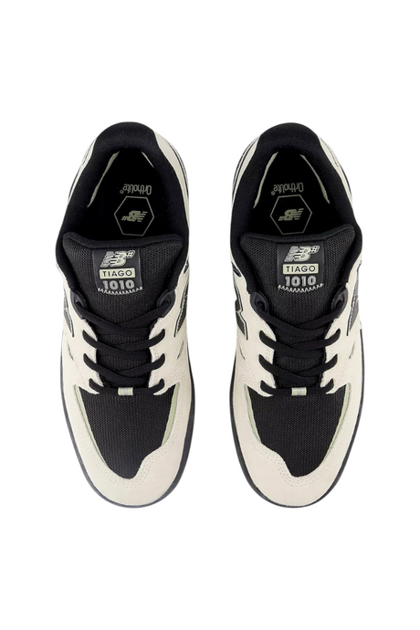 Sporline New Balance Numeric Tiago Lemos 1010 siyah ve bej renkli, 90'lar tarzı profesyonel kaykay ayakkabısı.