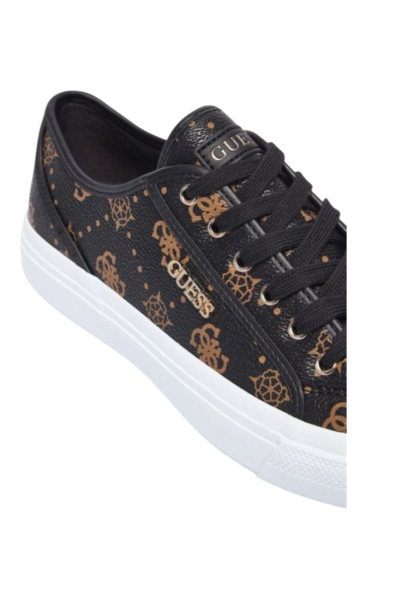 Sporline Guess kahverengi logolu kadın sneaker, siyah bağcıklı ve beyaz tabanlı şık günlük ayakkabı tasarımı