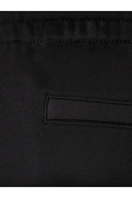 Sporline Calvin Klein siyah renkli, %100 pamuklu regular kesim erkek şortun cep detayı