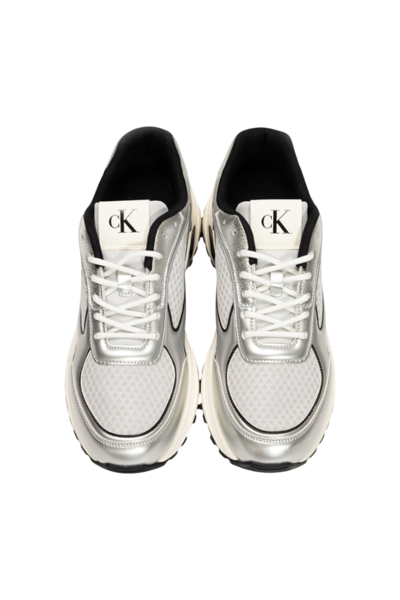 Sporline Calvin Klein gri poliüretan erkek sneaker, üstten görünüm, CK logolu dil detayı ve beyaz bağcıklı tasarım
