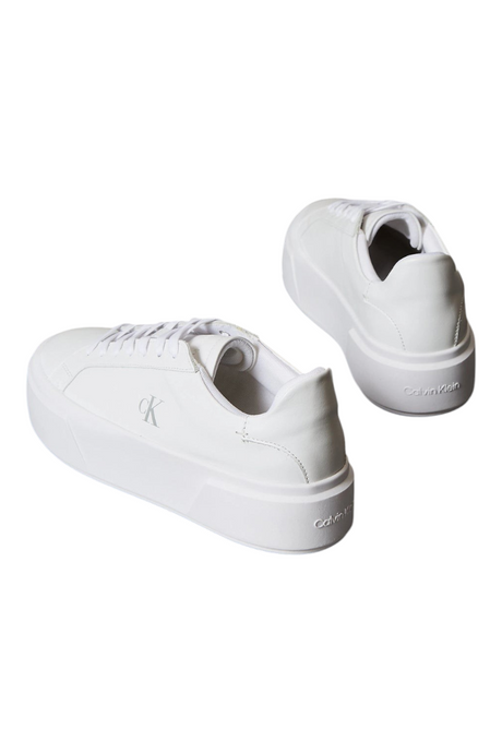 Sporline Calvin Klein beyaz deri kadın sneaker, kalın tabanlı ve yan kısmında CK logolu şık tasarım.
