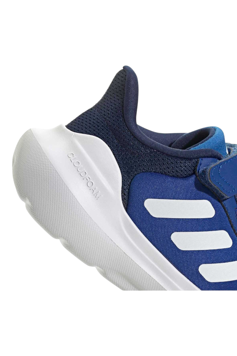 Sporline adidas Tensaur Run çocuk yürüyüş ayakkabısı, mavi tekstil yüzeyli ve beyaz Cloudfoam tabanlı detay görünümü