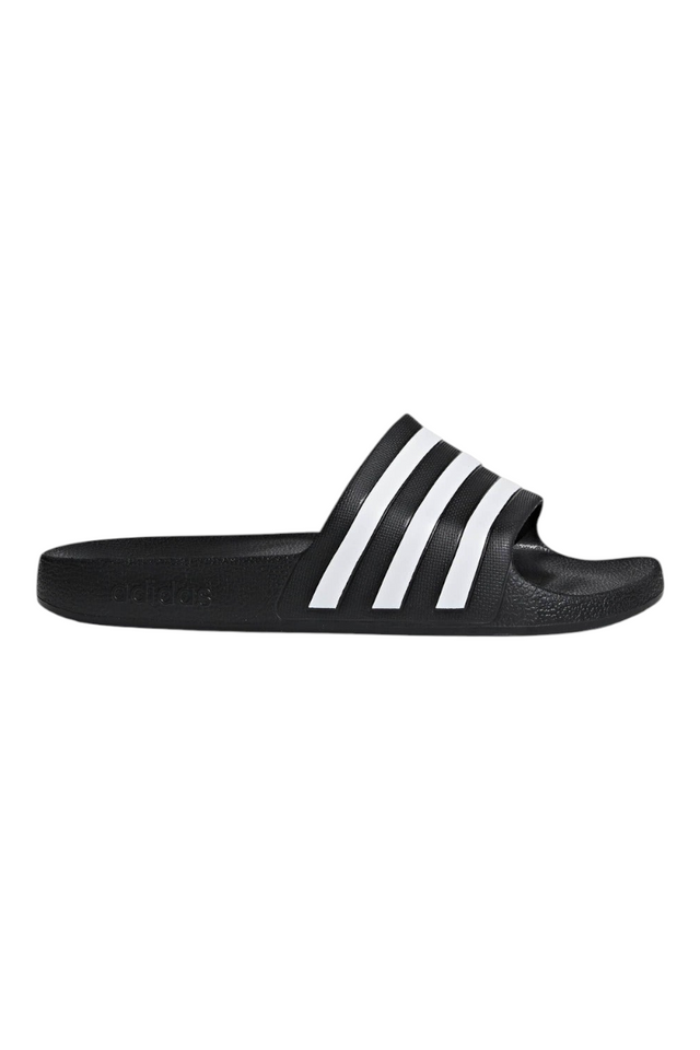 Sporline adidas Adilette Aqua unisex siyah suni deri terlik, beyaz üç bant detaylı yan profil görünümü