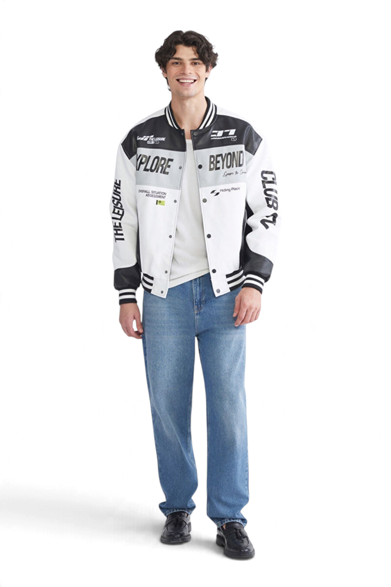 Sporline LC Waikiki erkek parlak beyaz loose kesim polyester kolej ceket giyen bir model