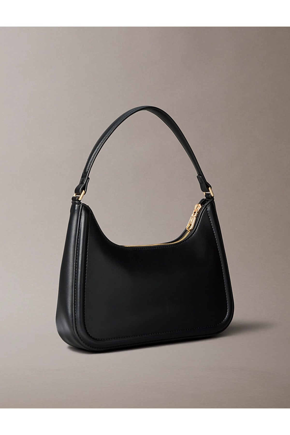 Calvin Klein Bold CK Small Shoulder Bag Kadın Omuz Çantası LV04F3230G - Siyah