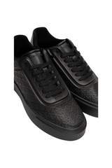 Sporline Calvin Klein siyah erkek sneaker, üzerinde kabartmalı geometrik desenler ve bağcıklı tasarım detayları.