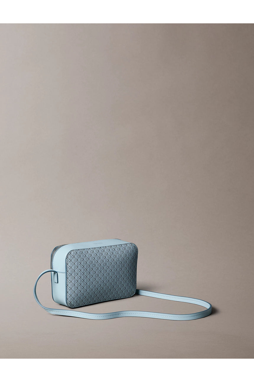 Calvin Klein Kadın EMBLEM AOP ELONGATED CAMERA BAG LV04F3268G - Mavi