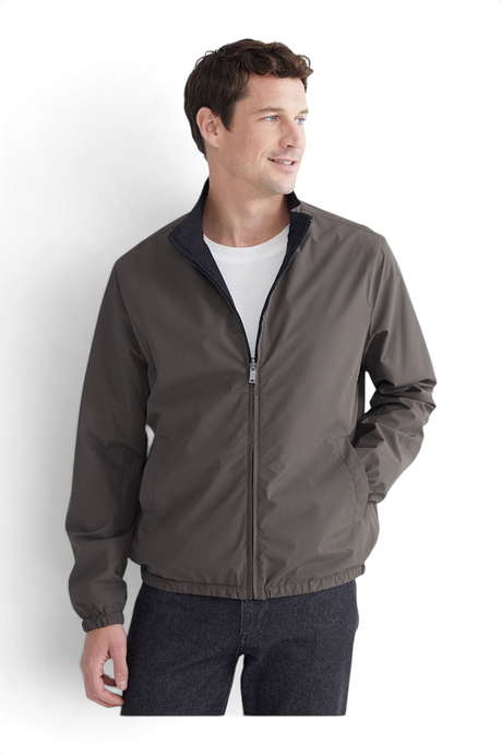 Sporline LC Waikiki erkek siyah regular kesim polyester mont giyen model