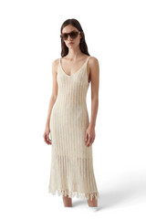 Sporline marka, V yaka, açık bej renginde, ajurlu dantel dokulu ve etek ucu saçaklı uzun kadın plaj elbisesi