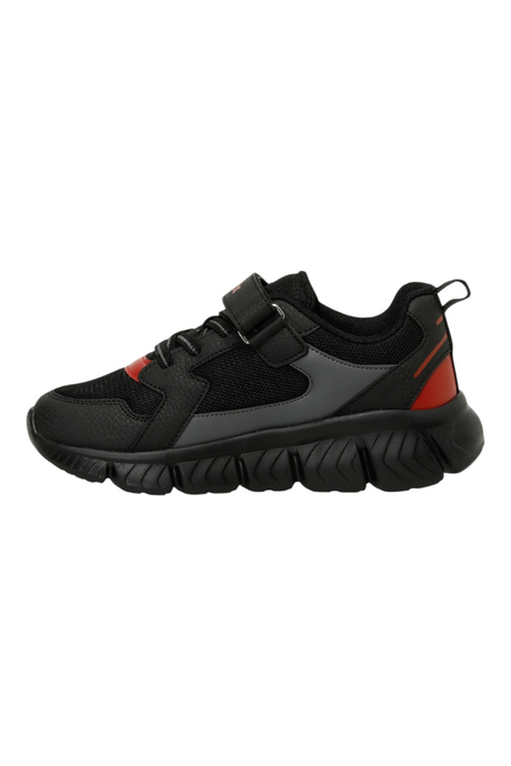Sporline Kinetix 5P Renium siyah suni deri kadın sneaker, yan profil görünümü ve kırmızı detaylı taban tasarımı.