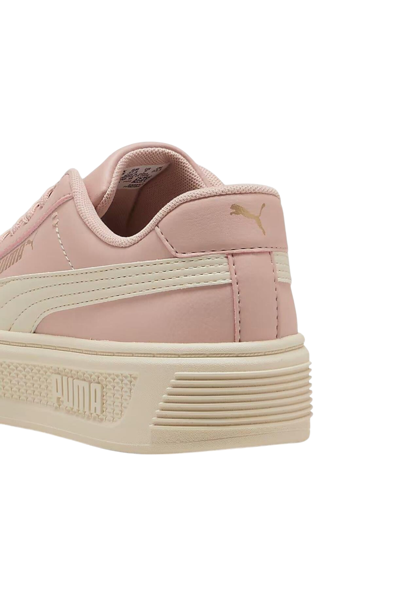 Sporline Puma Smash Platform v3 pembe ve krem renkli, kalın tabanlı kadın spor ayakkabısının arka topuk detayı