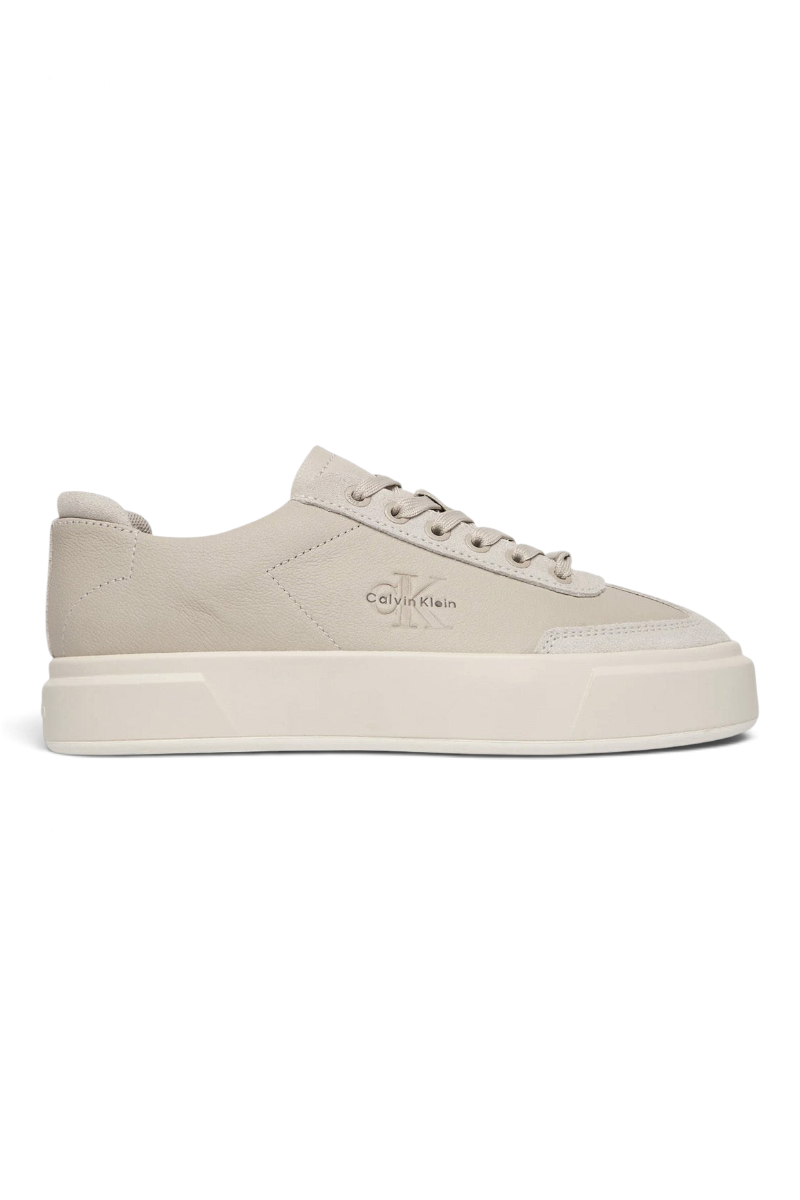 Sporline Calvin Klein bej renkli deri kadın sneaker, yan kısmında marka logolu modern günlük ayakkabı tasarımı