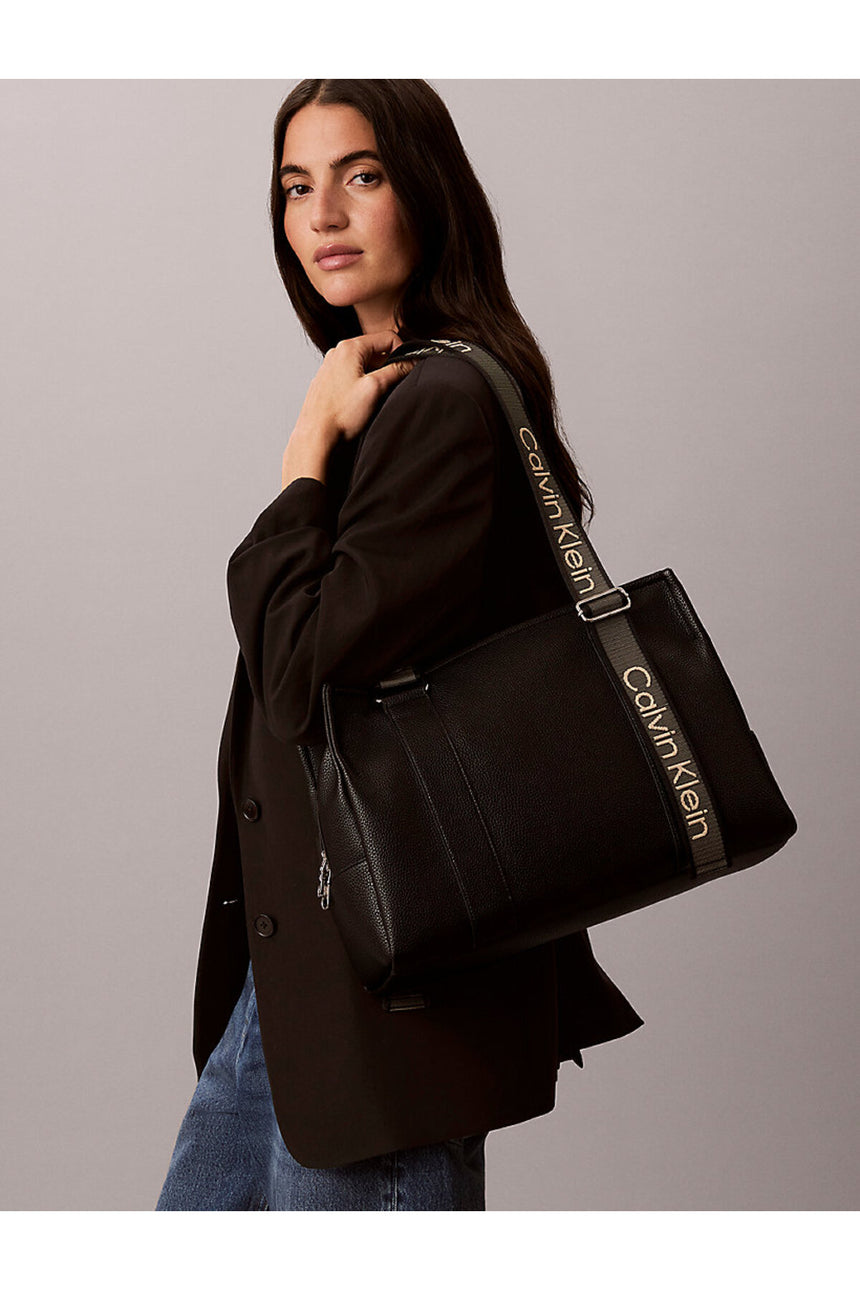 Calvin Klein Kadın WEBBING ADJ STRAP TOTE LV04F3644G - Siyah