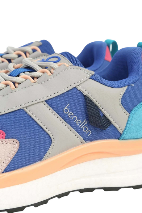 Sporline Benetton kadın sneaker, canlı mavi renkli, tekstil ve suni deri detaylı, modern spor ayakkabı tasarımı.