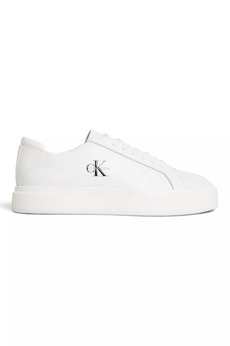 Sporline Calvin Klein beyaz deri erkek sneaker ayakkabı, yan kısmında siyah CK logo detayı ile