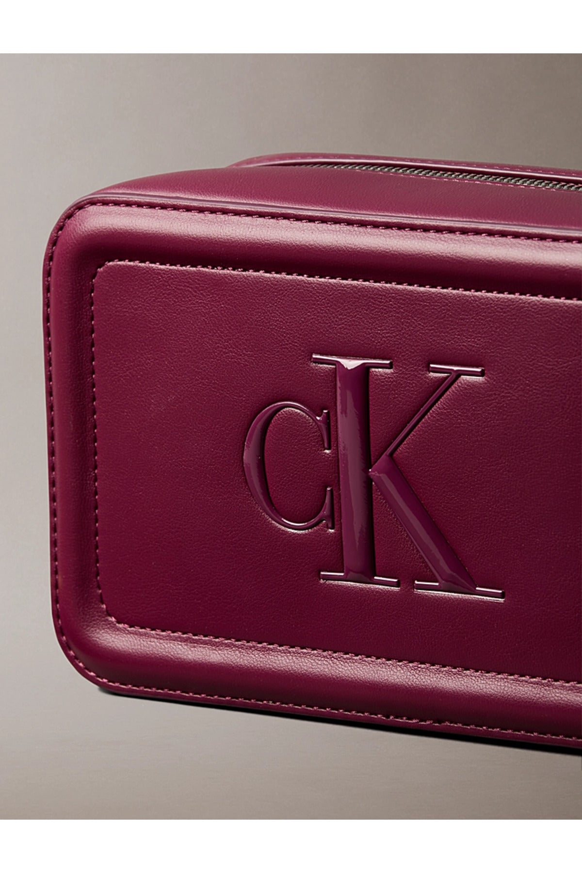 Calvin Klein Bold CK Camera Bag Kadın Omuz Çantası LV04F3220G - Kahverengi/Bej