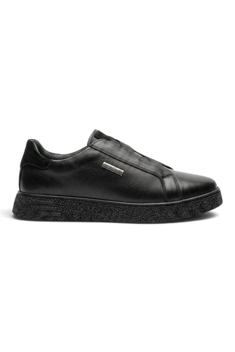 Sporline Pierre Cardin siyah erkek sneaker, deri dış yüzey ve kalın dokulu taban detaylı şık günlük ayakkabı.