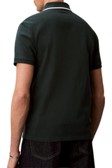 Sporline Calvin Klein erkek yeşil polo yaka tişört, %100 pamuklu kumaş, regular kesim, arkadan görünüm.