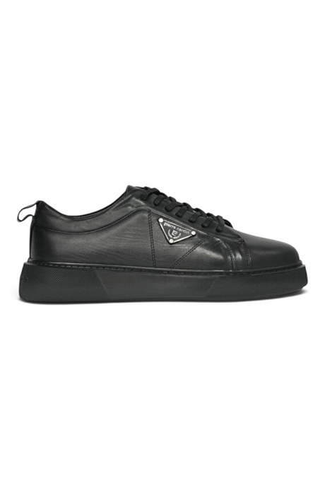 Sporline Pierre Cardin 90113 siyah deri erkek sneaker, yan profil görünümü ve metal logo detayı