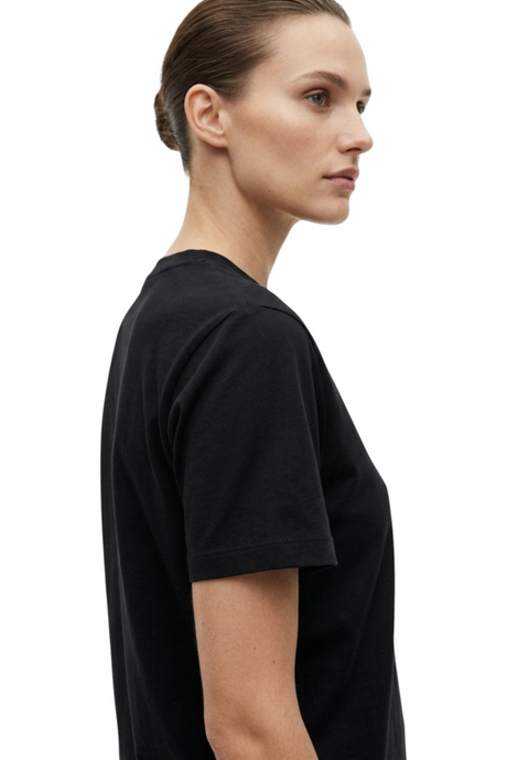 Sporline Calvin Klein siyah renkli, %100 pamuklu, regular kesim kadın tişörtü