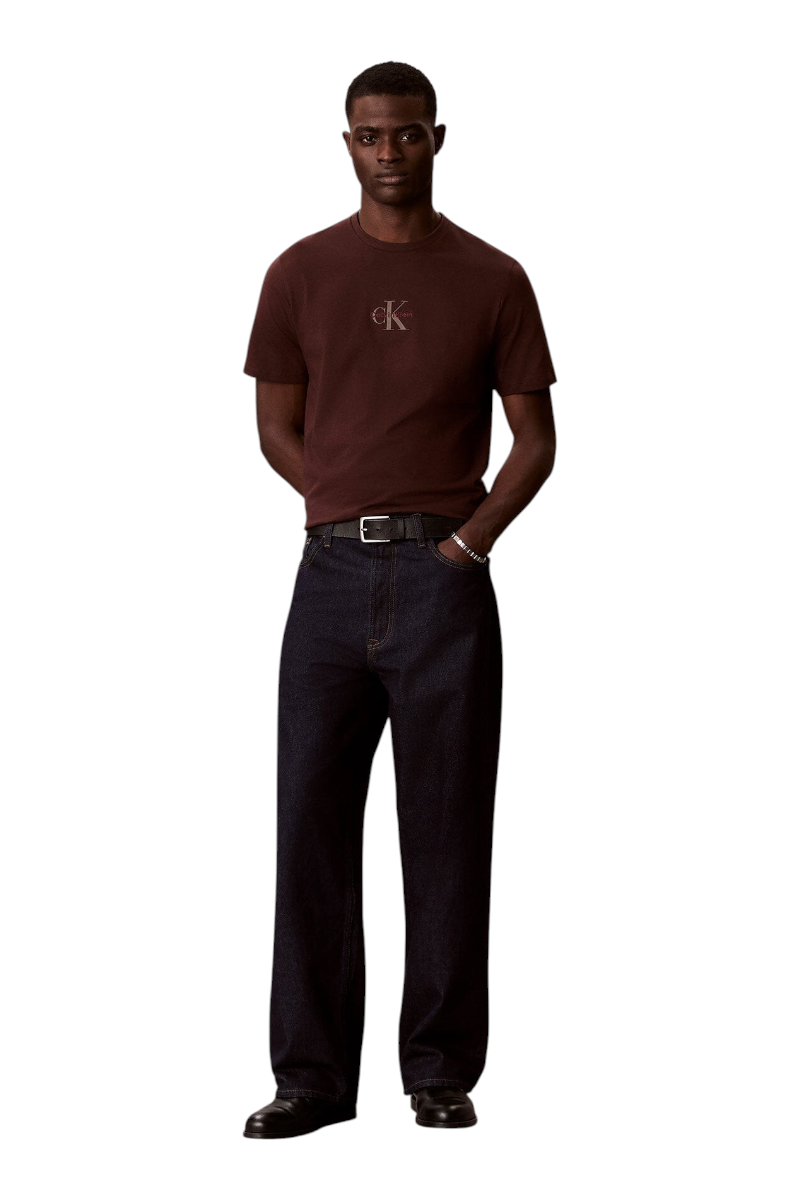 Sporline Calvin Klein kahverengi %100 pamuk erkek tişört, göğüs kısmında CK logolu, düz kesim.
