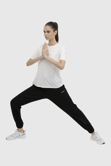 Sporline Lumberjack siyah slim kesim kadın eşofman altı giyen yoga yapan kadın