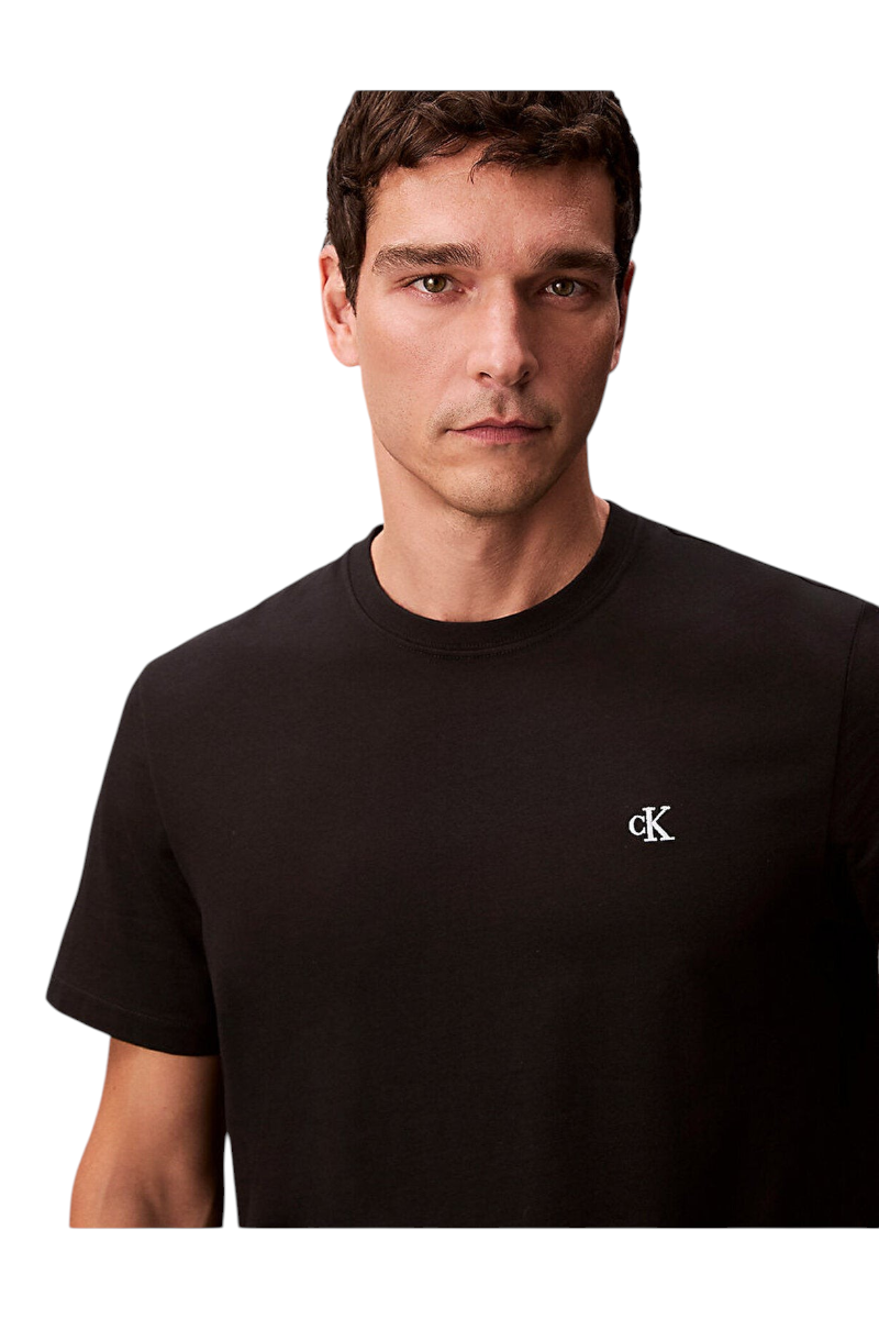 Sporline Calvin Klein siyah pamuklu erkek tişört, göğüs kısmında beyaz ck logolu comfort kesim tasarım