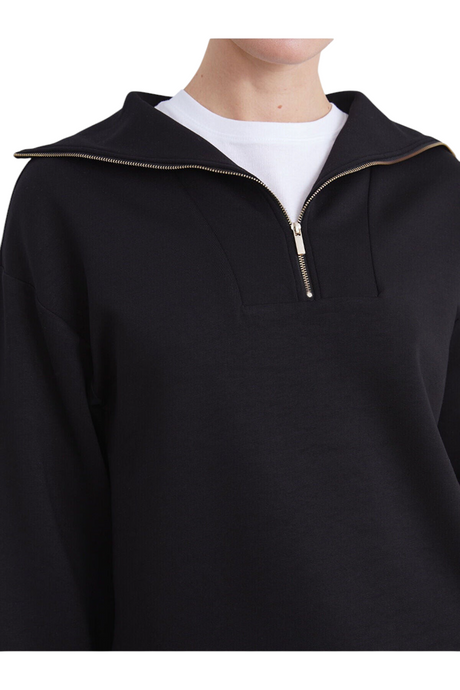 Sporline LC Waikiki siyah renkli, fermuarlı yaka detayına sahip, pamuk karışımlı loose kesim kadın sweatshirt