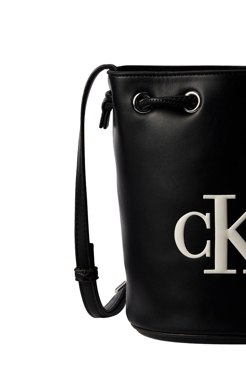Calvin Klein Kadın BOLD CK SMALL BUCKET BAG LV04F3640G - Siyah