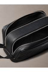 Calvin Klein Erkek XL EMBLEM AOP EMBSS DOPP KIT LV04D1219G - Siyah