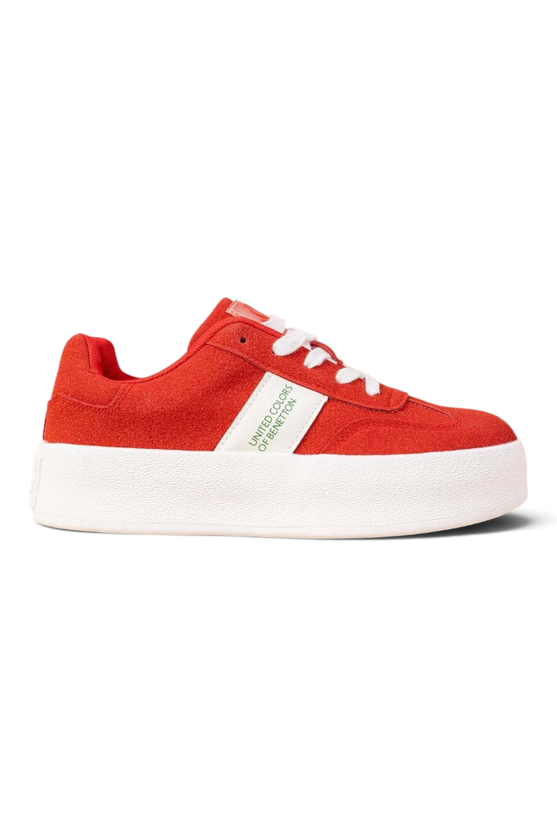 Sporline Benetton kırmızı suni deri kadın sneaker, kalın beyaz tabanlı ve bağcıklı günlük spor ayakkabı modeli.