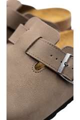 Sporline Birkenstock Boston gri unisex terlik, ayarlanabilir metal tokalı ve nubuk görünümlü detaylı tasarım