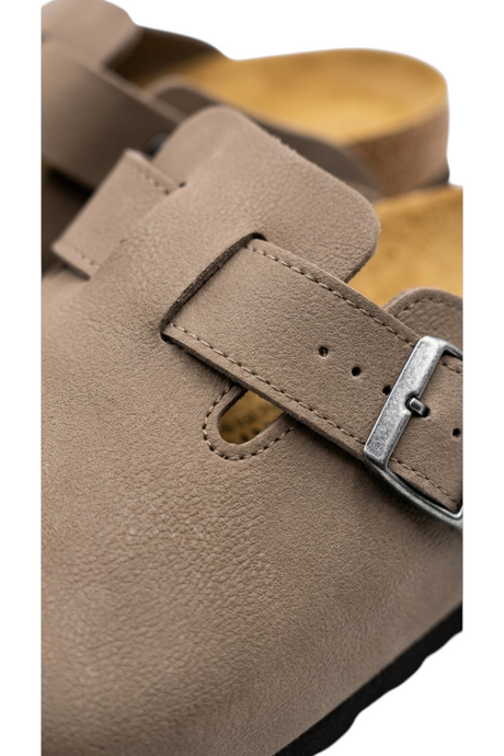 Sporline Birkenstock Boston gri unisex terlik, ayarlanabilir metal tokalı ve nubuk görünümlü detaylı tasarım
