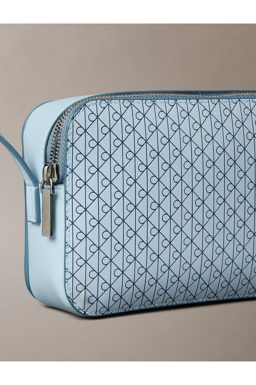Calvin Klein Kadın EMBLEM AOP ELONGATED CAMERA BAG LV04F3268G - Mavi