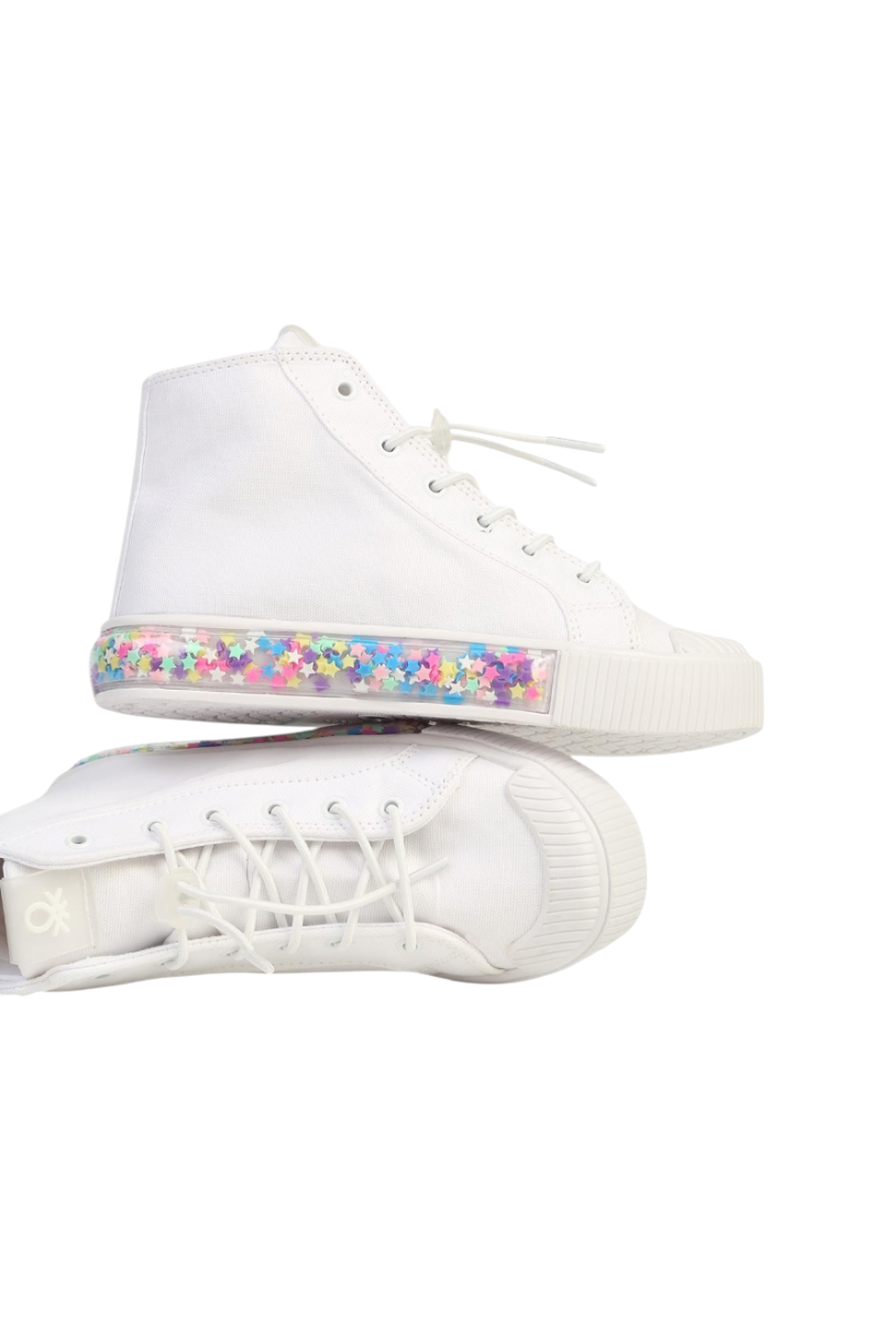 Sporline Benetton beyaz tekstil çocuk sneaker, tabanında renkli yıldız detayları bulunan yüksek bilekli spor ayakkabı