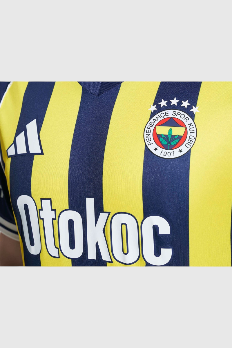 Sporline adidas Fenerbahçe sarı lacivert çubuklu erkek forma, %100 polyester kumaş ve kulüp arması detaylı