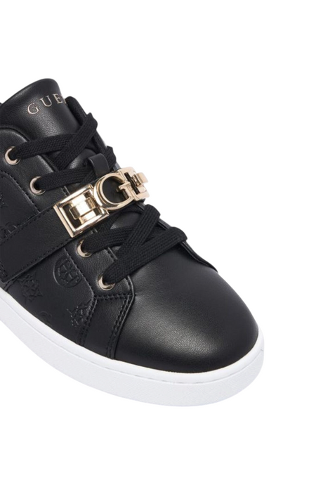 Sporline Guess Jamisn siyah kadın casual ayakkabı, altın renkli metal logo detaylı ve bağcıklı şık günlük tasarım.