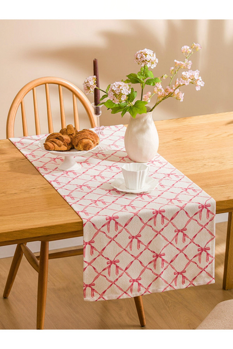 Sporline LC Waikiki Home kırmızı fiyonk desenli, 45x150 cm dikdörtgen pamuklu şık masa örtüsü runner
