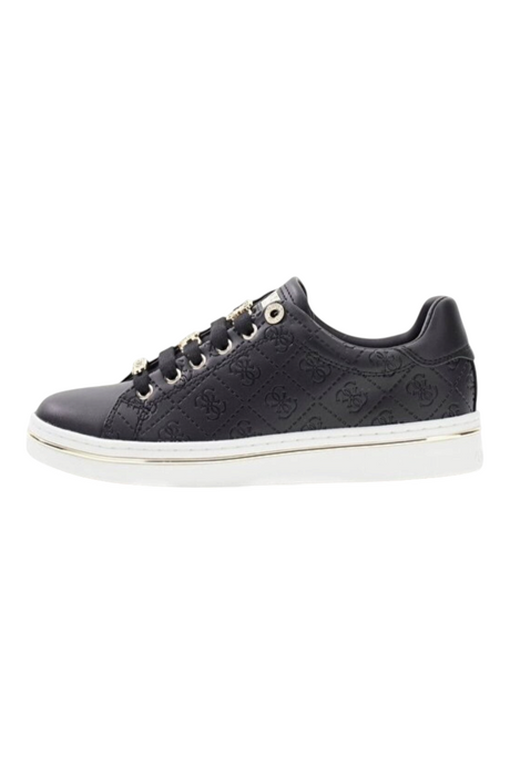 Sporline Guess siyah poliüretan kadın sneaker, yan yüzeyinde kabartmalı logo desenleri ve altın rengi detaylar içerir.