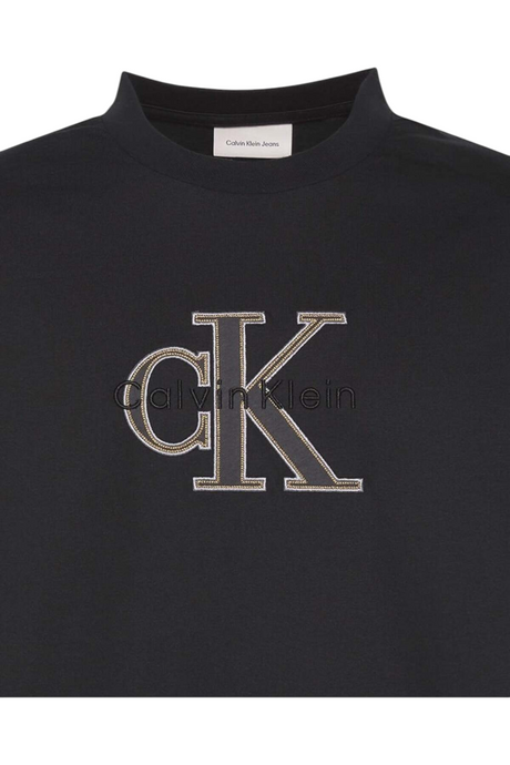 Sporline Calvin Klein siyah regular kesim erkek tişört, ön kısmında işlemeli CK logo detayı ile