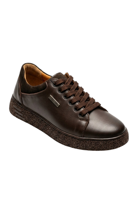 Sporline Pierre Cardin kahverengi deri erkek sneaker, dokulu taban yapısı ve şık tasarımıyla günlük kullanıma uygun.