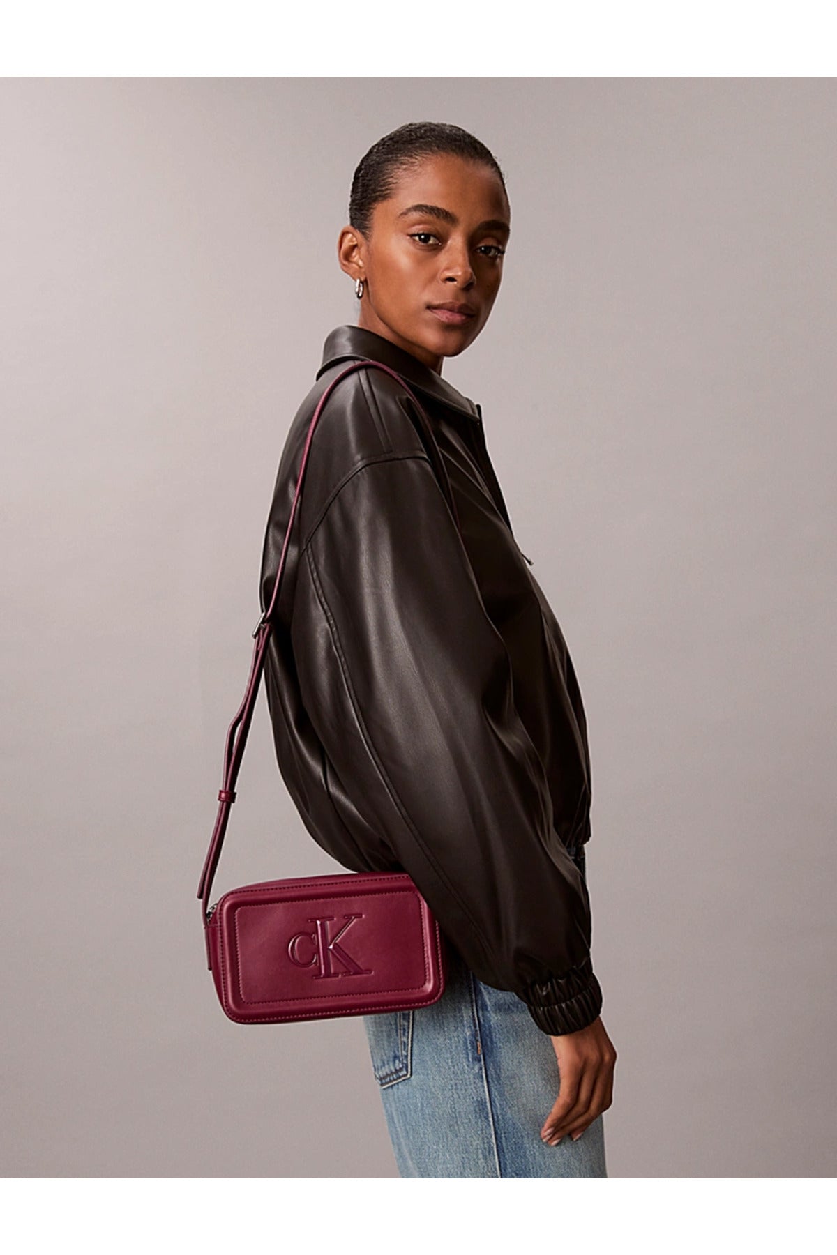 Calvin Klein Bold CK Camera Bag Kadın Omuz Çantası LV04F3220G - Kahverengi/Bej